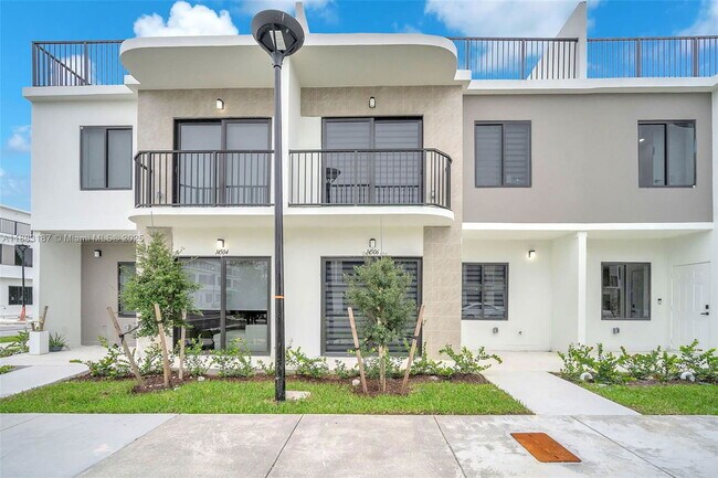 14507 SW 261st St in Princeton, FL - Building Photo - Building Photo