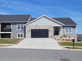 805 Blue Mounds St, Unit B in Mount Horeb, WI - Building Photo