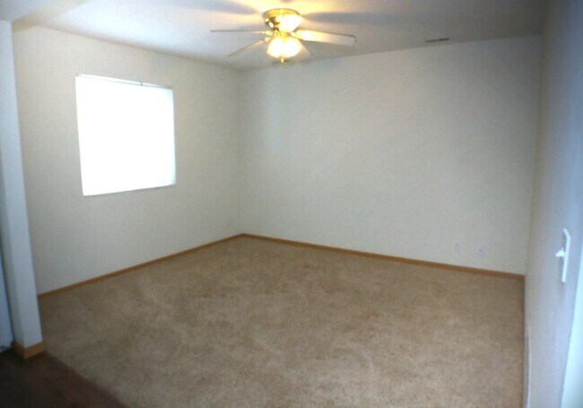 2276 Holdrege St in Lincoln, NE - Building Photo - Building Photo