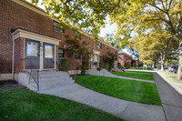 Windsor Oak in Oakland Gardens, NY - Foto de edificio - Building Photo