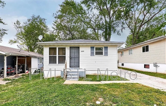 property at 1229 Lakeview Ave