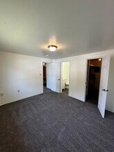 Whitestone Village in Butler, PA - Foto de edificio - Building Photo