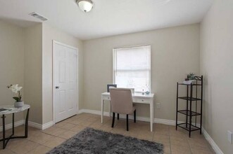 3300 Garden Oaks Dr in New Orleans, LA - Foto de edificio - Building Photo