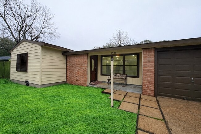 1505 15th Ave N in Texas City, TX - Building Photo - Building Photo