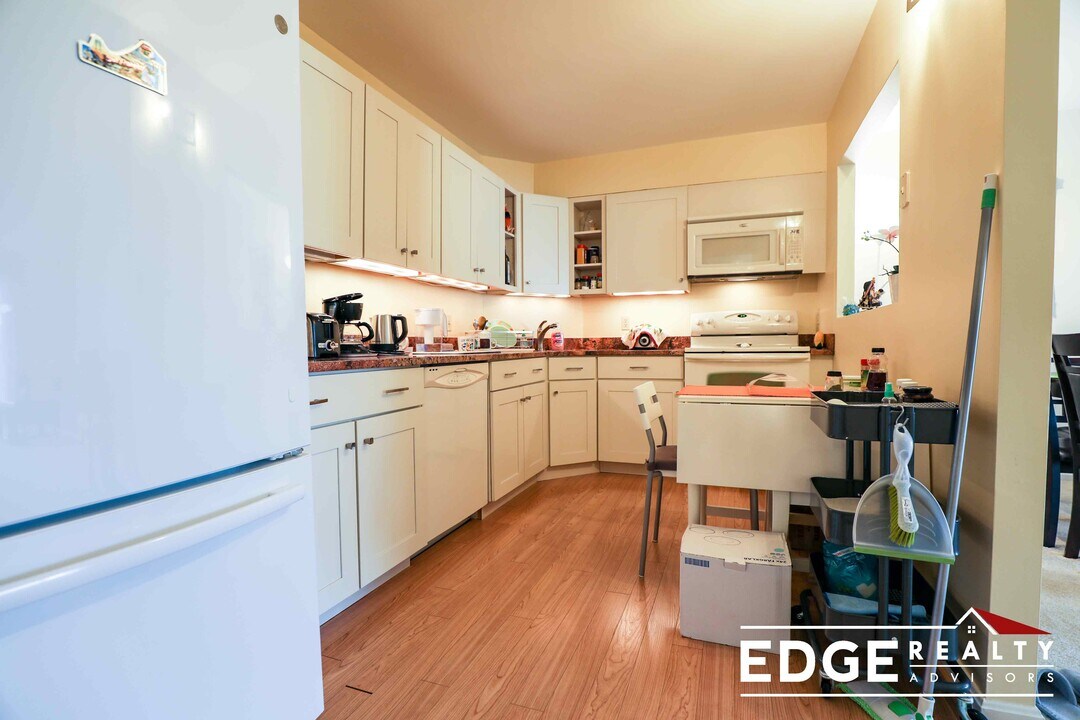 131 Coolidge Ave, Unit 522 in Watertown, MA - Building Photo