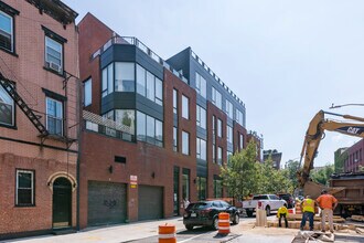 219-237 Grand St in Brooklyn, NY - Building Photo - Building Photo