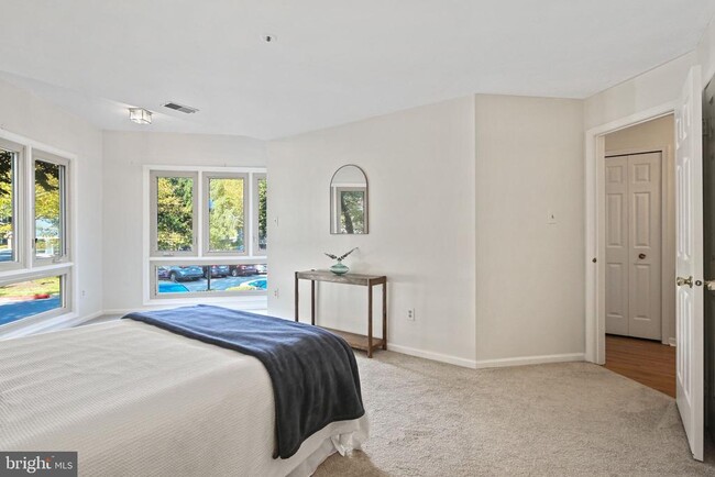 5006 Dorsey Hall Dr in Ellicott City, MD - Building Photo - Building Photo