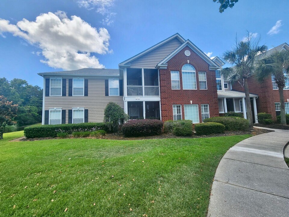 1375 Hopton Cir in Mount Pleasant, SC - Building Photo
