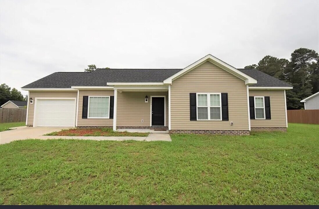 104 Hooks Glenn Dr in Kenly, NC - Building Photo