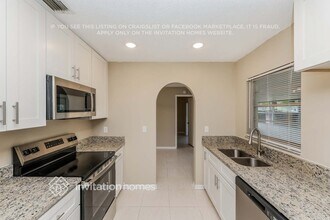 5209 Windlaff Ave, Unit 203 - TWO in Tampa, FL - Building Photo - Building Photo