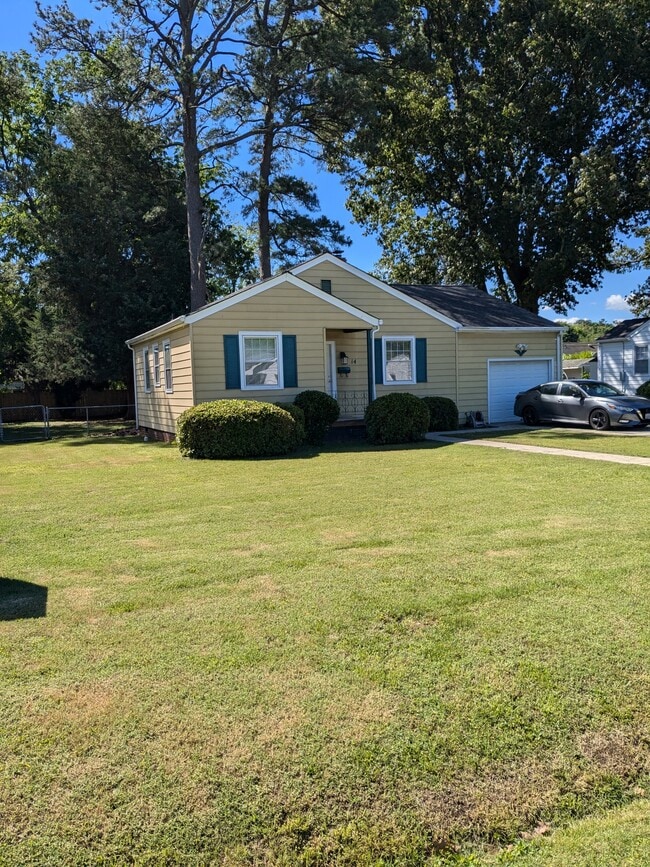 14 Fontaine Rd in Newport News, VA - Foto de edificio - Building Photo