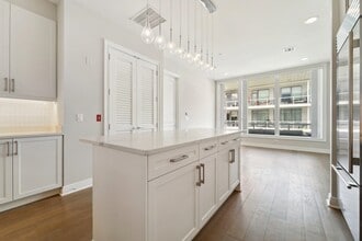 3 Somerset Ln in Edgewater, NJ - Building Photo - Building Photo