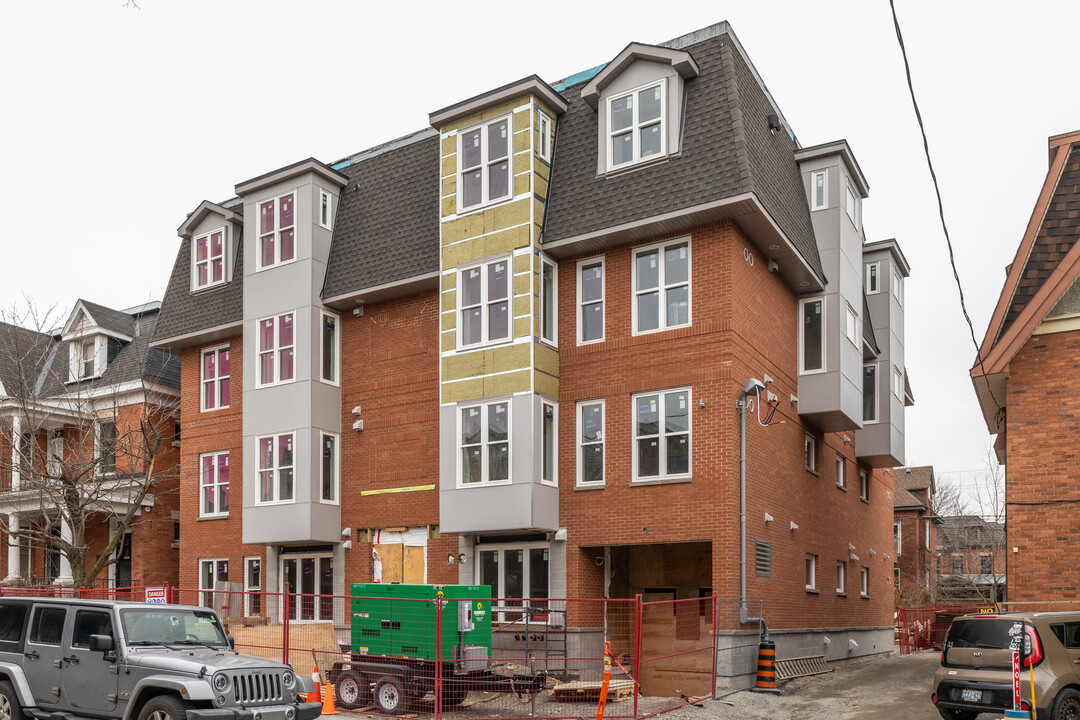 Sunflower Suites in Ottawa, ON - Building Photo