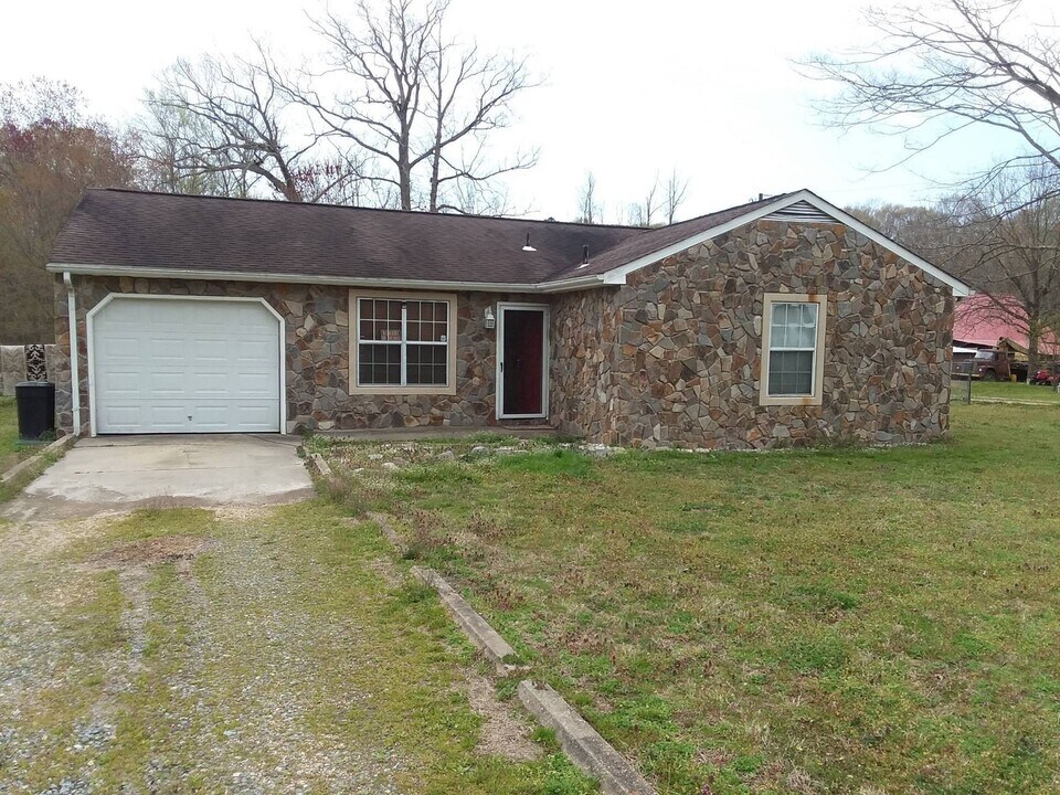 22100 Haynes Ln in Carrollton, VA - Building Photo