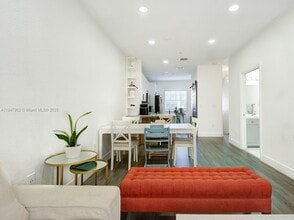 5630 NW 114th Path in Doral, FL - Building Photo - Building Photo