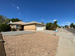 2007 St Croix Dr NW in Albuquerque, NM - Building Photo - Building Photo