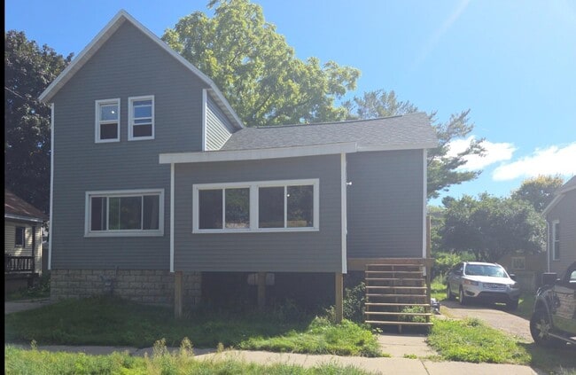 810 4th St in Menominee, MI - Building Photo - Building Photo