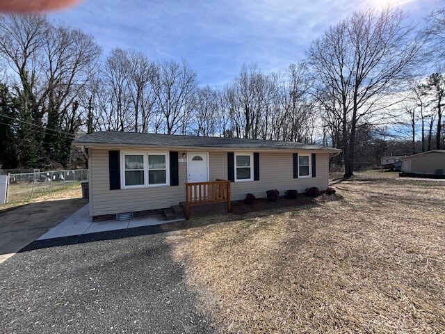 2138 Hartford Dr in Gastonia, NC - Building Photo