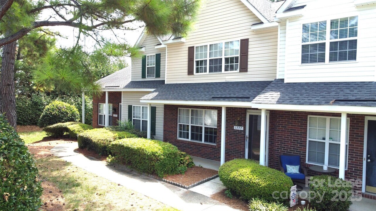 1777 Forest Side Ln in Charlotte, NC - Building Photo