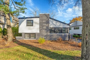 1317 Ferndale Ave in Highland Park, IL - Building Photo