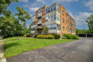 4028 Ledgewood Dr in Cincinnati, OH - Building Photo