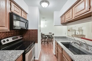 2101 Friendly Dr in Arlington, TX - Building Photo