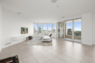 100 Harborview Dr, Unit 1901 in Baltimore, MD - Foto de edificio - Building Photo