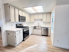 218 Needles Way in Folsom, CA - Building Photo - Building Photo