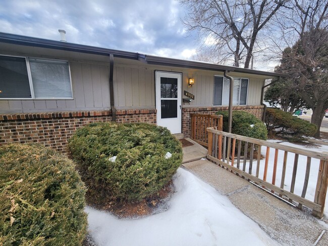 property at 4337-4339 W Custer Pl