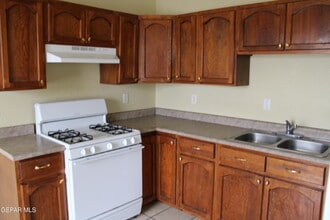 8421 Mercury St in El Paso, TX - Building Photo - Building Photo