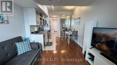 600-1600 Fleet St in Toronto, ON - Building Photo - Building Photo