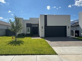 1504 Ocaso Dr in Laredo, TX - Building Photo