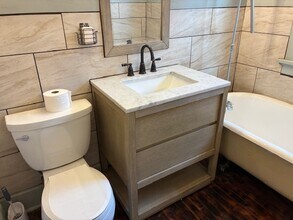 1044 E Gorham St, Unit 1 in Madison, WI - Building Photo - Building Photo