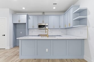 7040 Kinney St in Houston, TX - Building Photo - Building Photo