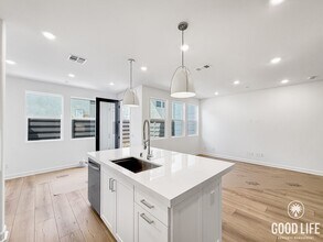 702 Metric Rd in San Marcos, CA - Building Photo - Building Photo
