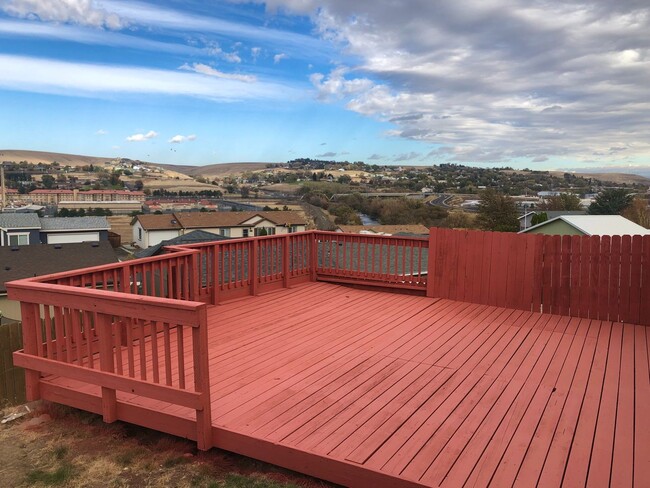 3023 SW Overlook Pl in Pendleton, OR - Building Photo - Building Photo
