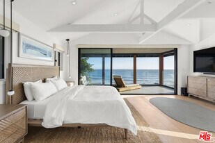 21715 Rambla Vista in Malibu, CA - Building Photo