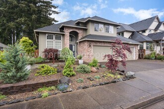 14374 SW 90th Ave in Tigard, OR - Foto de edificio - Building Photo