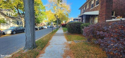 914 Beaconsfield Ave in Grosse Pointe Park, MI - Foto de edificio - Building Photo