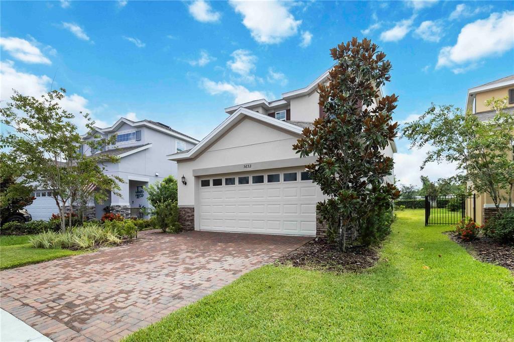 5653 Del Coronado Dr in Apollo Beach, FL - Building Photo