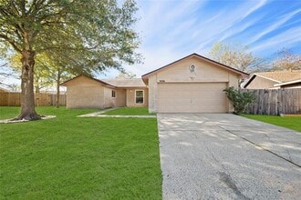 3006 Sherborne St in Pearland, TX - Building Photo - Building Photo