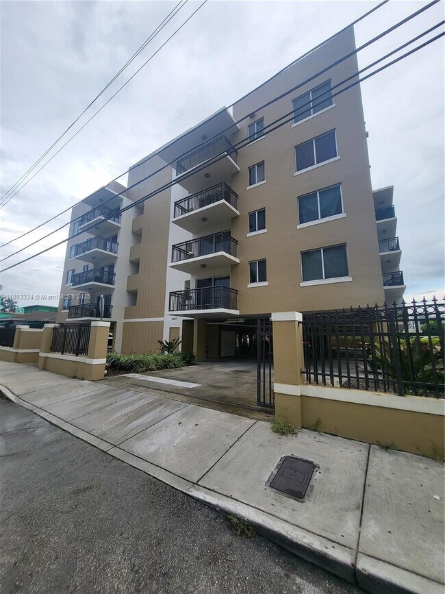 2647 NW 25th Ave in Miami, FL - Building Photo - Building Photo