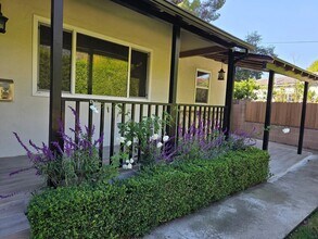 11536 Cumpston St in North Hollywood, CA - Building Photo - Building Photo