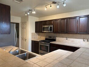 125 Camelia Pkwy in Kyle, TX - Building Photo - Building Photo