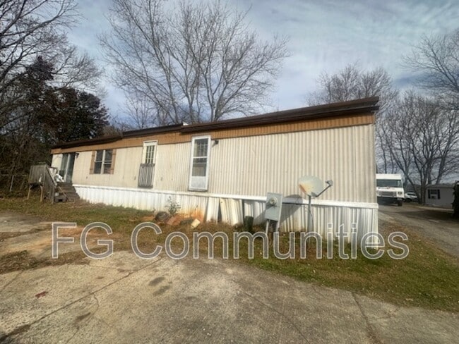8 Sunny Knoll Acres in Candler, NC - Building Photo - Building Photo