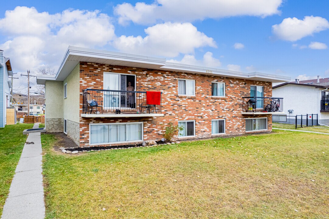 Bowness 4311 Apartments in Calgary, AB - Building Photo