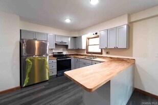 132 Red Top Rd in Wallkill, NY - Building Photo