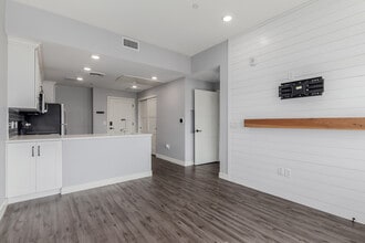 475 N 9th St, Unit 303 in Phoenix, AZ - Building Photo - Building Photo