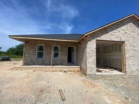 1959 Glen Manor Ct in Lincolnton, NC - Building Photo