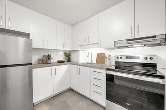 Deschenes Court - Moodie - Accora Village in Ottawa, ON - Building Photo - Building Photo